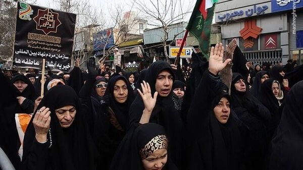 بدرقه پیکر مطهر ۱۳ شهید گمنام در اجتماع عظیم فاطمیون مشهد