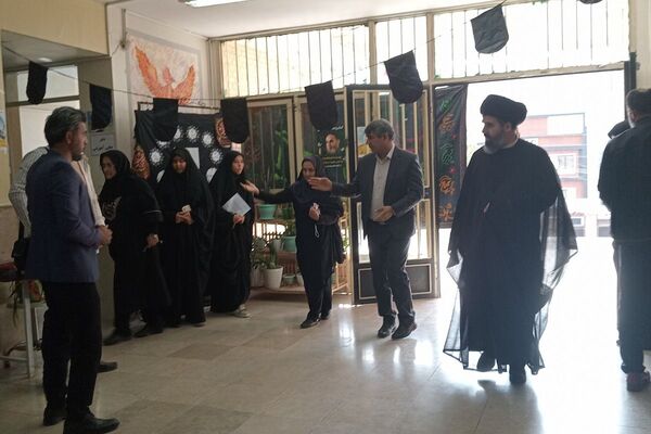  زنگ نماز در هنرستان آفرینش پردیس با حضور امام جمعه و مدیر آموزش و پرورش