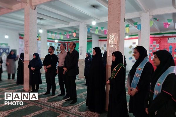 نمایشگاه مدرسه انقلاب در دبیرستان جوادالائمه بهارستان‌دو