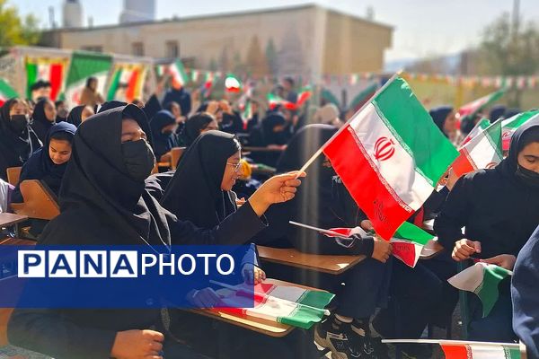 طنین زنگ انقلاب در مدرسه فرزانگان شهرستان باشت