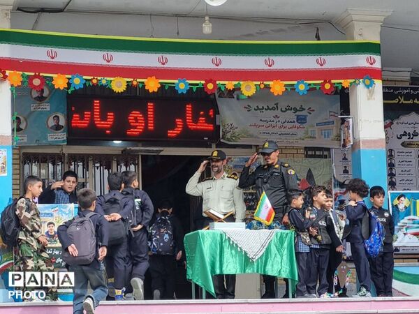 تجلیل از حافظان نظم و امنیت در دبستان فرهنگ شهرستان قدس 