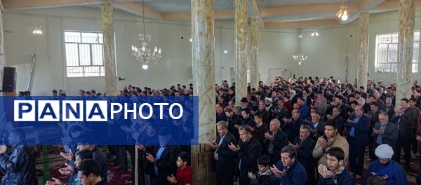 اقامه‌ نماز‌ عیدفطر در شهر وردنجان