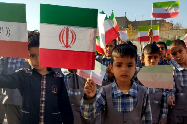 مراسم صبحگاهی دبستان شهید رحمت الله قلعه یزدانی و آموزشگاه آیت الله اراکی