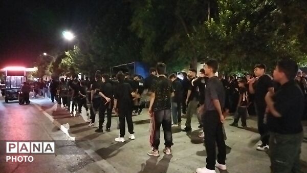 گذری بر فعالیت هیئت جوانان باب الحوائج در شب عاشورا 