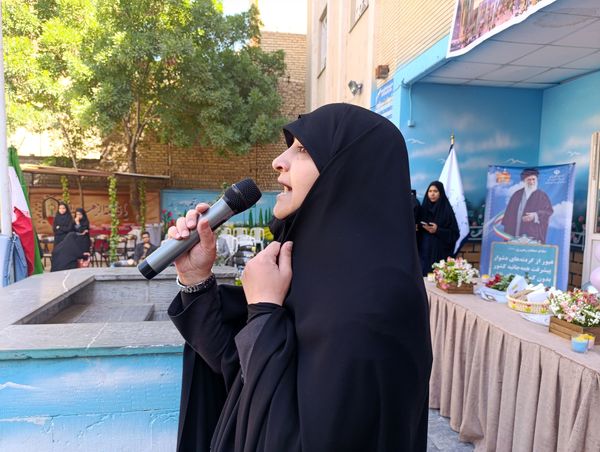 نواختن زنگ سپاس معلم در دبیرستان و دبستان میرزا جعفر سروقد