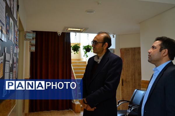 برای اولین‌بار برگزاری کافه ۵۷ در دبیرستان‌ نمونه دولتی ولایت بهارستان‌دو