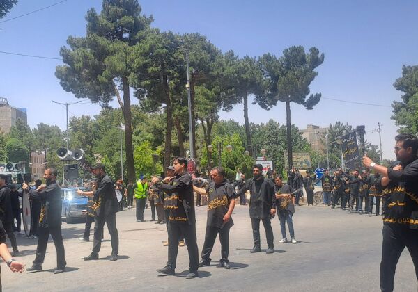 برپایی پرشور مراسم عزاداری سیدالشهدا در خیابان‌های نیشابور 