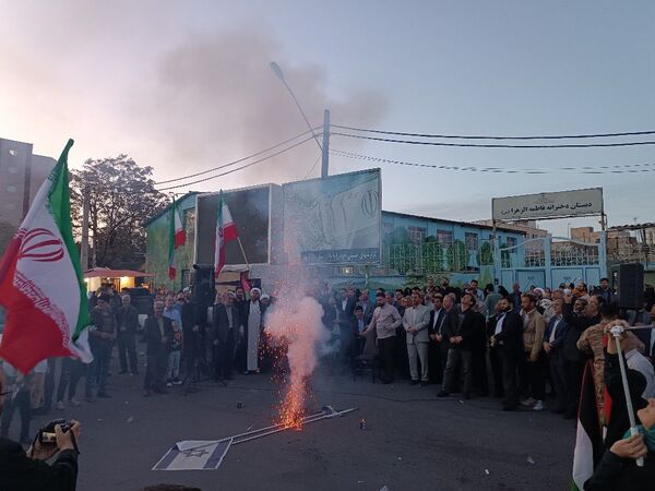 جشن پیروزی عملیات وعده صادق در میانه