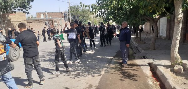 روستای سربالا در سوگ امام حسین(ع)؛ حضور پرشور جوانان در مراسم عزاداری حماسه‌ساز شد