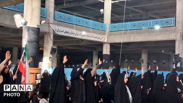 محفل نورانی دعای توسل و نماز استغاثه در آستانه چهلمین شهادت امام شهید 