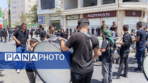 آیین طبل‌زنی در روز عاشورا