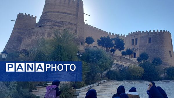 فلک‌الافلاک میزبان دانش‌آموزان‌دبیرستان‌ریحانه
