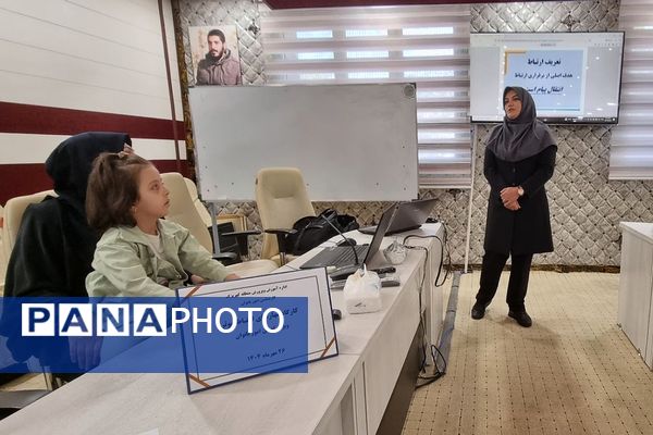 برگزاری کارگاه‌های آموزشی مهارت ارتباط مؤثر و سبک زندگی اسلامی-ایرانی ویژه رابطین امور بانوان منطقه کهریزک 