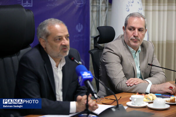 نشست صمیمی وزیر آموزش و پرورش با مدال آوران المپیادهای جهانی