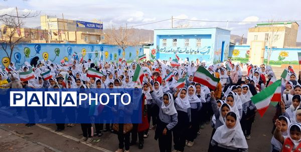 زنگ انقلاب در مدرسه فاطمه‌الزهرا(س) باخرز