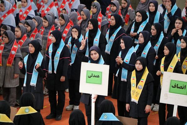 همایش «یاوران انقلاب» در بهارستان‌دو