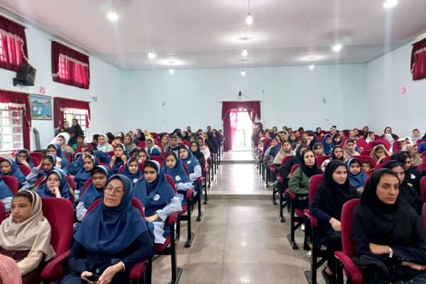 تجلیل از  دانش‌آموزان برگزیده جشنواره‌های فرهنگی هنری، المپیاد رویش و خبرنگاران پانا زرقان