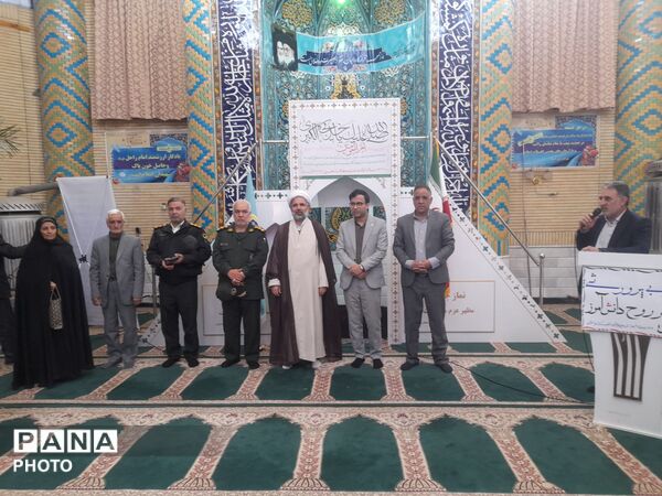 غبارروبی و عطرافشانی مزار شهدای شهر باخرز