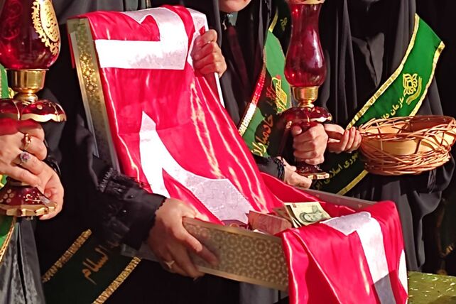 دبیرستان شهید عیسی‌وند میزبان پرچم متبرک حرم امام حسین (ع) 