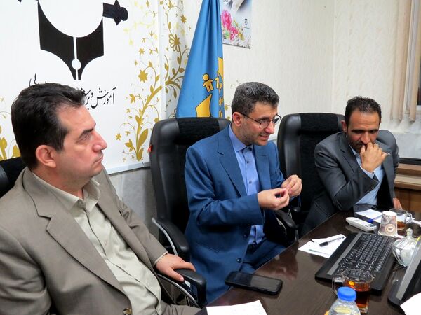 نشست معاون پیشگیری و تشخیص توانبخشی سازمان آموزش پرورش استثنایی کشور با مدیران مرکز  استان