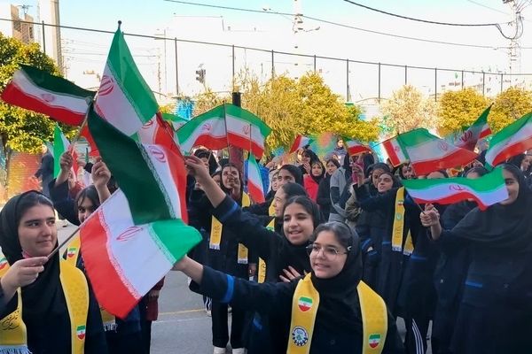 گرامیداشت ایام الله دهه فجر در دبیرستان رضوی شیراز