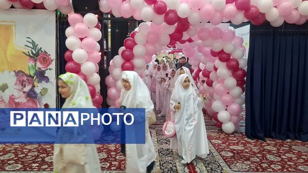 جشن عبادت ۱۳۰۰ نفر از دختران منطقه ۱۰ در مهدیه امام حسن مجتبی(ع)