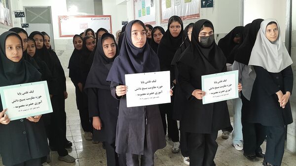 تجلیل از برگزیدگان لیگ علمی پایا در شهرستان خلیل‌آباد