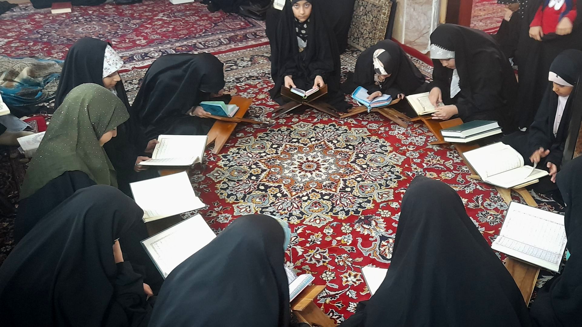 فضای اعتکاف در مسجد قائم‌المهدی جاهدشهر با دعای ام‌داوود حال و هوای دیگری داشت