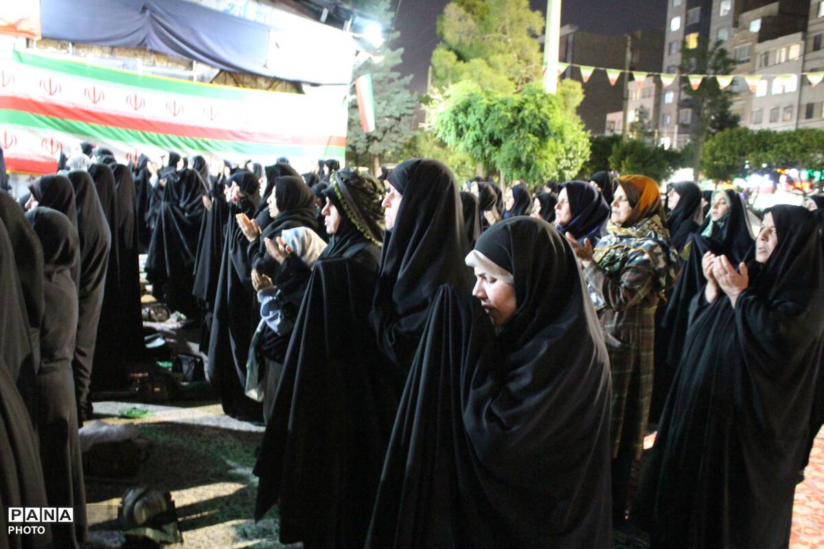 برپایی نماز استغاثه به امام عصر (عج) در مسجد ثامن‌الحجج شاهین‌ویلا