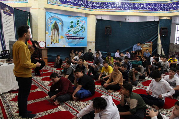 مراسم معنوی اعتکاف دانش‌آموزان پسر یزدی در فهرج