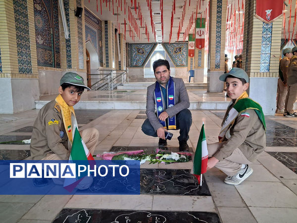 عطر افشانی و گلباران مزار شهدای شهرستان بجنورد  