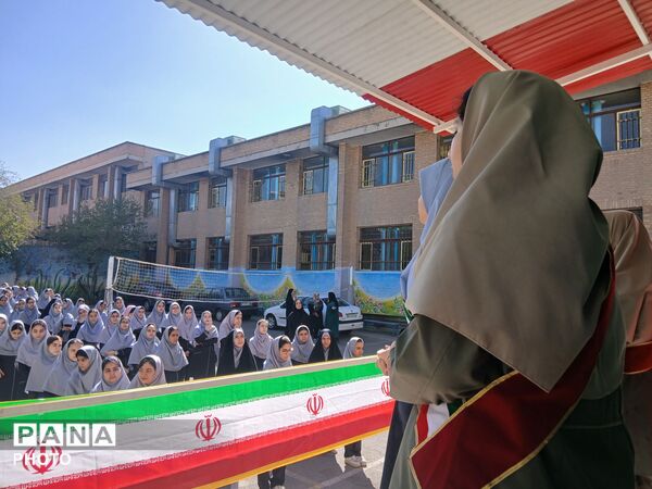 آغاز سال تحصیلی در دبیرستان پونه رونقی منطقه ۱۵