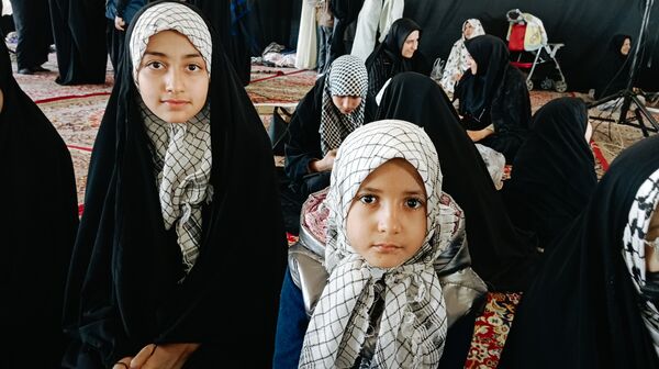 حضور دانش آموزان در نماز جمعه کاشمر
