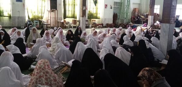 برگزاری محفل انس با قرآن با حضور قاریان برتر استانی در شهر اراک