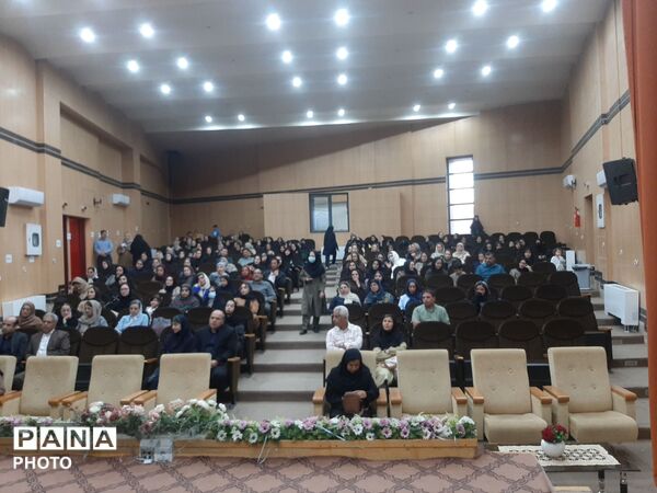 نخستین جلسه انجمن اولیا و مربیان در دبیرستان پدران آسمانی 