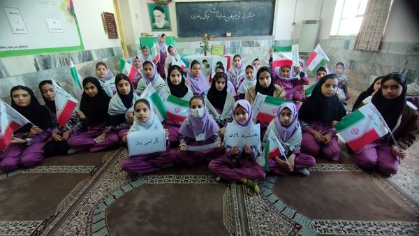 گرامیداشت روز بصیرت و میثاق امت با ولایت در مدرسه مرحوم جعفری روستای بزنجرد