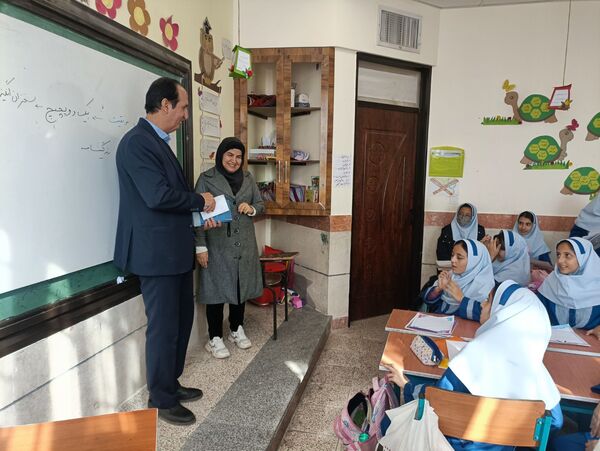 بازدید و ارزیابی مسئولان آموزش پرورش از دبستان زنده  یاد امینی پور