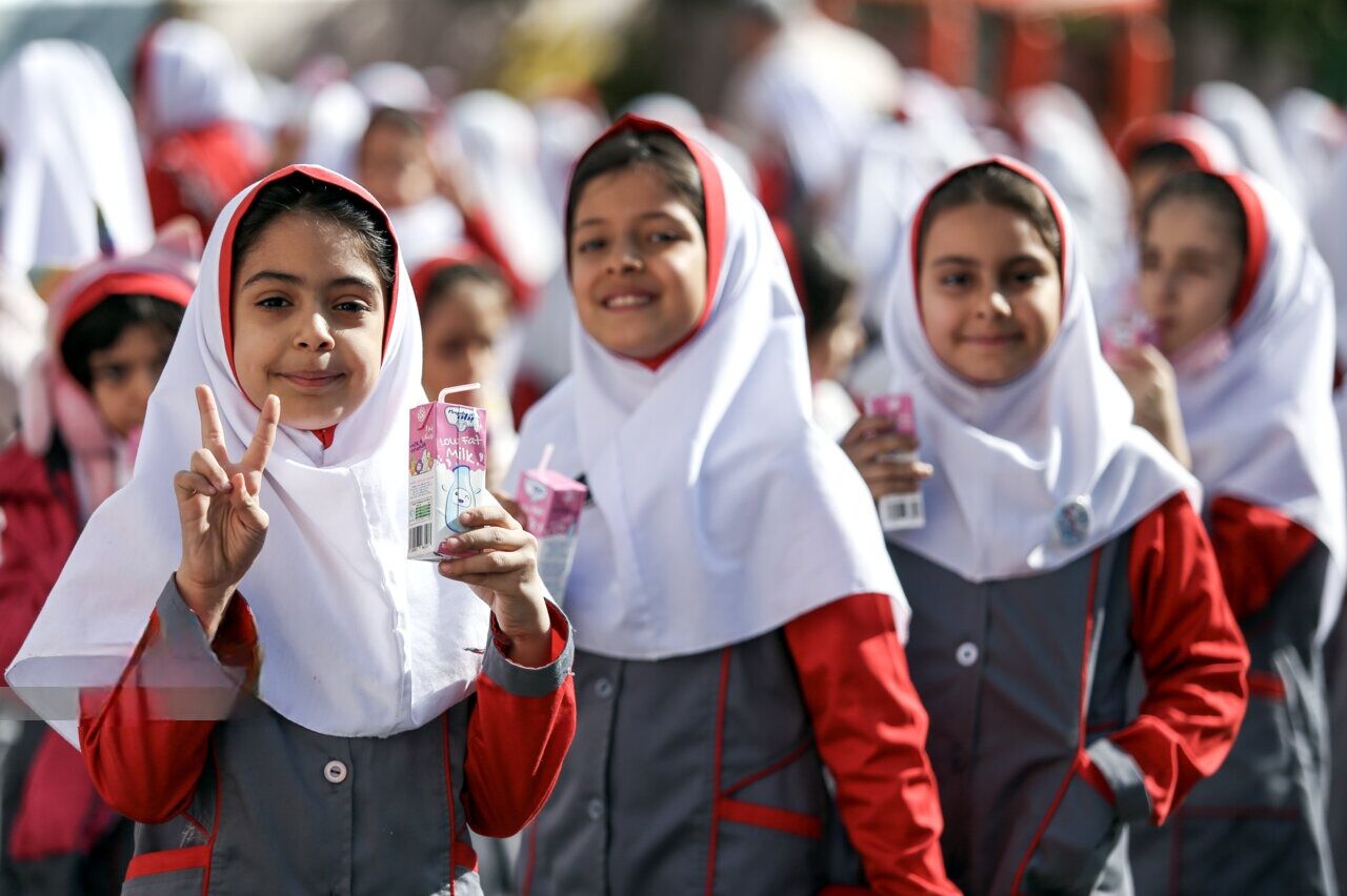 آغاز توزیع شیر در مدارس ابتدایی دولتی سراسر کشور