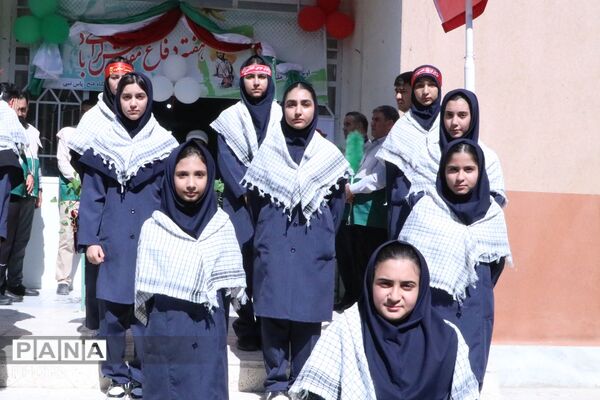 مراسم هفته دفاع مقدس با شروع سال تحصیلی جدید در بهارستان‌دو