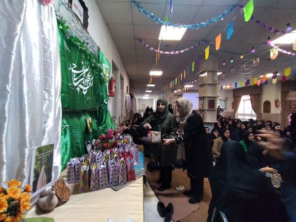 جشن نیمه‌شعبان در دبیرستان شاهد ارض اقدس ناحیه۳ مشهد