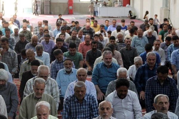 برگزاری نماز جمعه شهر قیامدشت با حضور رئیس اداره آموزش و پرورش ناحیه یک شهرری