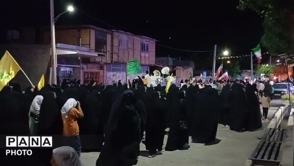در سایه خطبه غدیر؛ کاروان نمایش آئینی در قلب اجتماعات شبانه مردمی