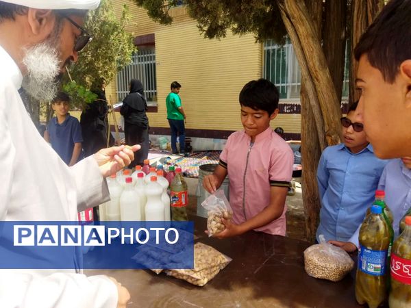 برگزاری جشنواره غذا و بازارچه دانش‌آموزی در دبیرستان نمونه دولتی دانش 