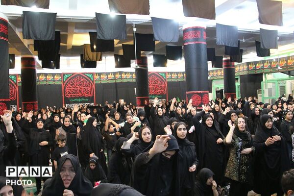 تجدید پیمان مادران قرچکی با آرمان‌های عاشورا در مراسم شیرخوارگان حسینی