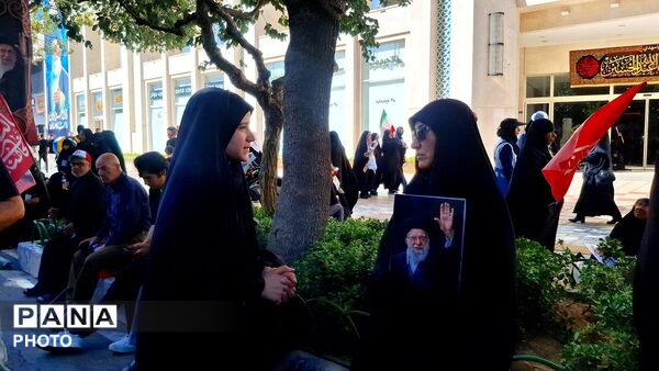 مشهد غرق در ماتم ؛ وداع میلیونی با پیکر مطهر رهبر شهید