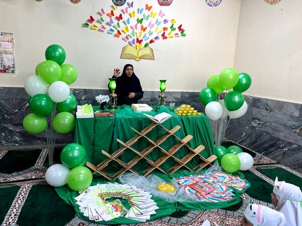 جشن قرآن در دبستان دخترانه المهدی ناحیه 2 کرج و شهرستان فردیس