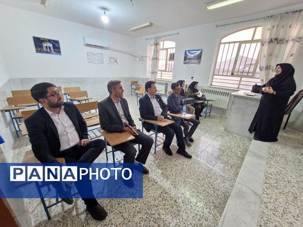 کارگاه آموزشی بررسی کتاب‌های درسی ویژه دبیران مدارس عشایری 