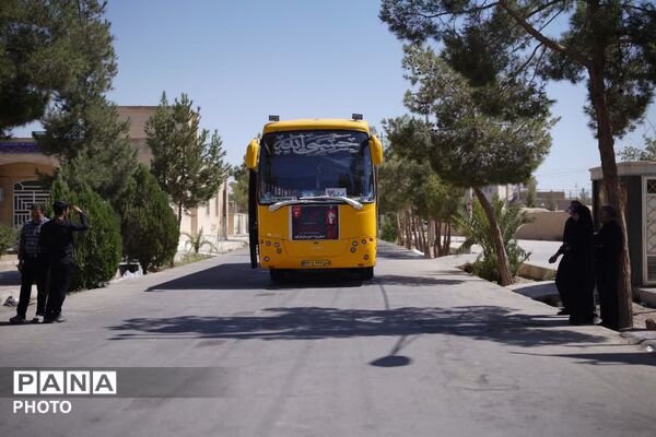 بدرقه کاروان زائران ابرکوهی به مراسم تشییع «رهبر شهید»