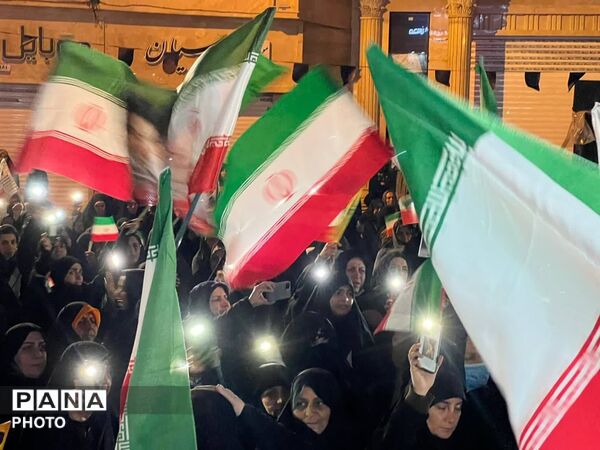 مردم فیروزکوه اجتماع امشب را در کنار دو مهمانانشان گذراندند