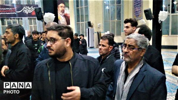 وداع اهالی منطقه بنیاد قم با پیکر مطهر دانش‌آموز شهید «حسینی مقدم»